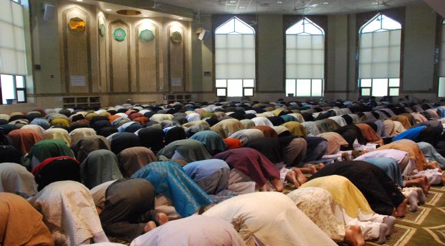 هل يجوز قضاء صلاة العشاء خلف إمام التراويح؟