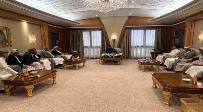 نائب رئيس مجلس القيادة الرئاسي يلتقي مشايخ وأعيان محافظة مأرب