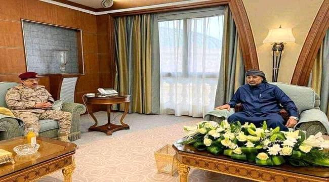 رئيس المجلس الانتقالي يلتقي وزير الدفاع 