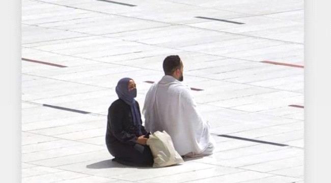 صورة مؤثرة في المسجد الحرام تخطف الأنظار.. وصاحبتها تكشف سرها