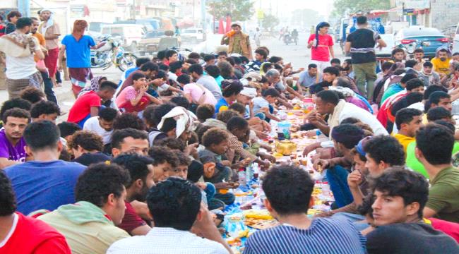 أبناء الممدارة يقيمون وجبة إفطار جماعي 