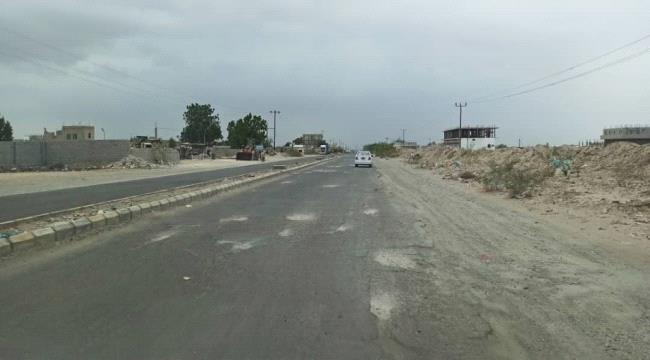 مطالبات بإصلاح طريق رئيسي يربط عدن بلحج