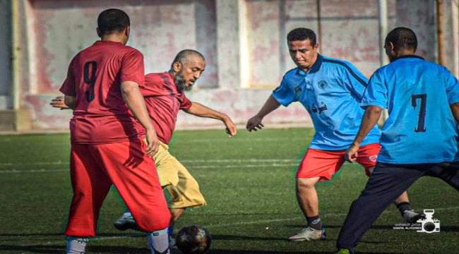 رغم حالتي الطرد.. النفط يعبر الموانئ و السراري يكتسح الشرطة في بطولة كأس عدن الرمضانية للشركات والمؤسسات الرمضانية