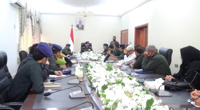 الوزير حيدان  يترأس اجتماعاً موسعاً بمدراء عموم الوزارة والوحدات الأمنية بعدن 
