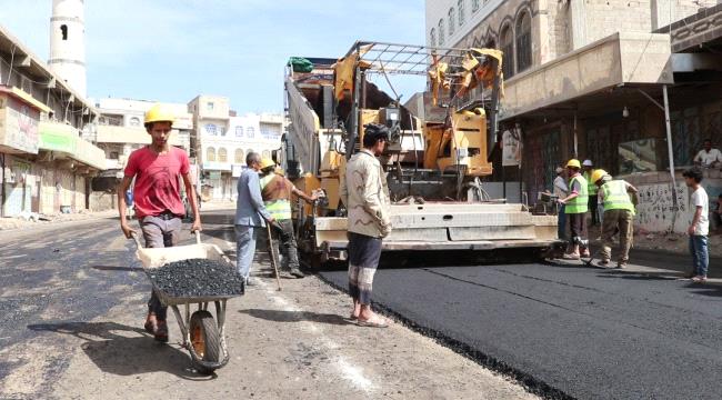 الضالع..أعمال سفلتة واسعة بالشارع الرئيسي في قعطبة 