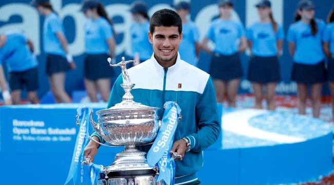 الإسباني ألكاراز يسير على خطى نادال ويحصد بطولة برشلونة للتنس