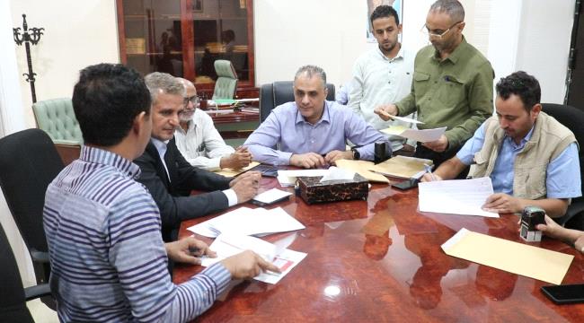بتمويل حكومي..توقيع عقد صيانة وإعادة تأهيل خط تعز التربة