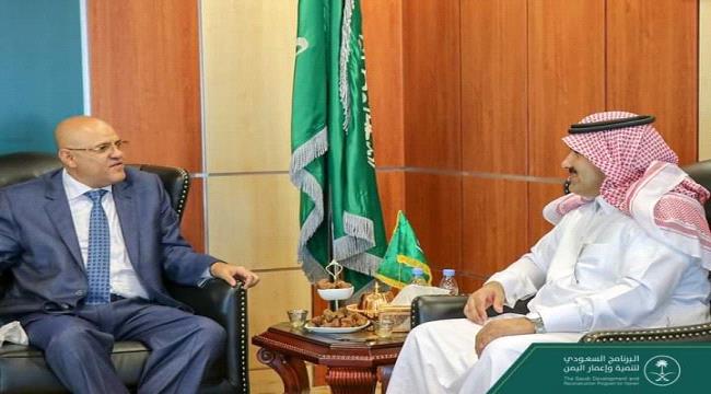 محافظ تعز  يناقش مع سفير المملكة إعادة تأهيل طريق هيجة العبد