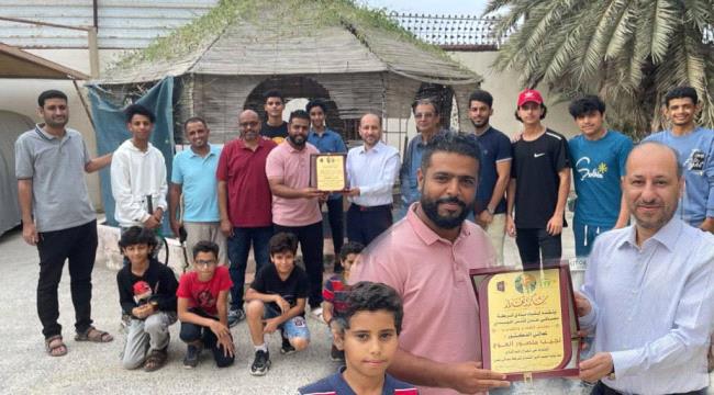 لاعبو نادي مصافي عدن للتنس يكرمون الدكتور نجيب العوج