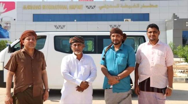 مطار الغيضة الدولي يستلم ( باص ) مقدماً من السلطة المحلية بمحافظة المهرة