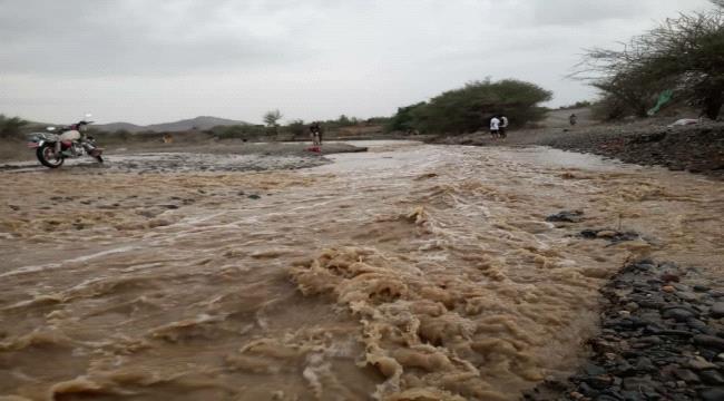 هطول امطار غزيرة على منطقة النجدة بلودر.. (صور )