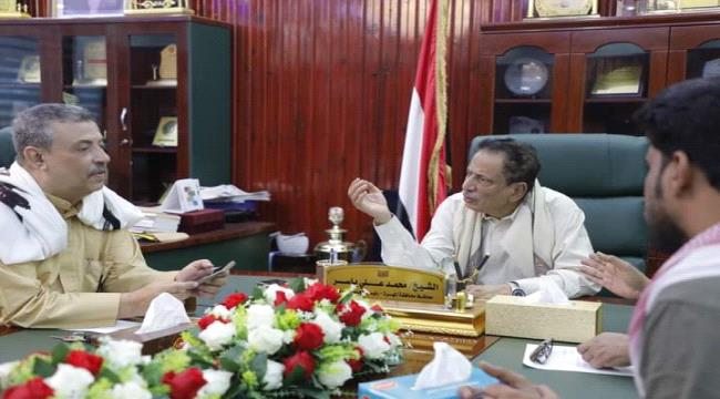 محافظ المهرة يوجه بتشكيل لجنة للنظر في قضايا المعسرين بالسجن المركزي بالغيضة