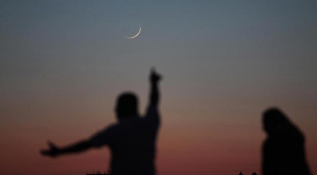 السعودية تدعو لتحري هلال عيد الفطر والحسابات الفلكية تحدد موعده