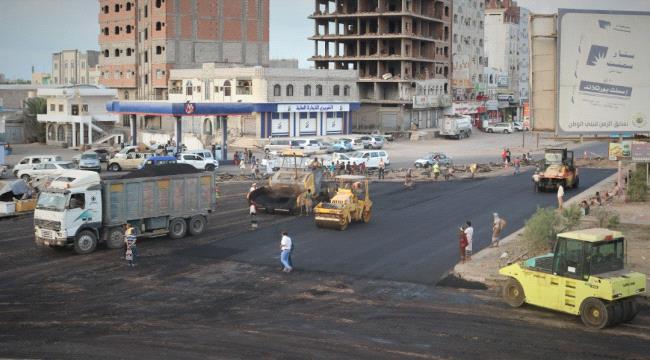 عدن.. تدشين سفلتت جولة الشهيد نبيل القعيطي