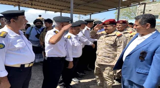 المقدشي يتفقد قيادة القوات البحرية والقاعدة البحرية بعدن