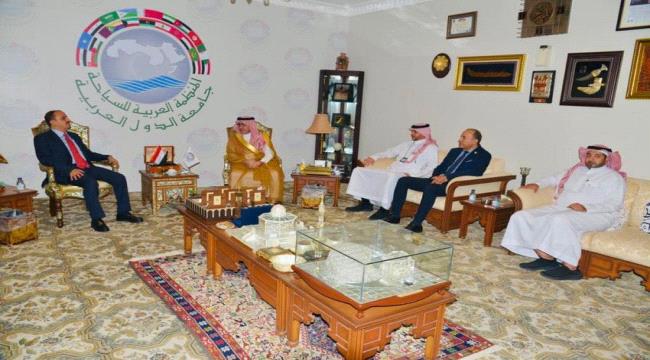 الارياني يبحث مع رئيس المنظمة العربية للسياحة سبل تعزيز التعاون المشترك