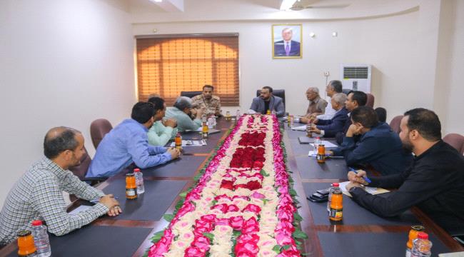 الحريزي.. أبين ستحظى بإهتمام كبير في صيانة الطرقات 