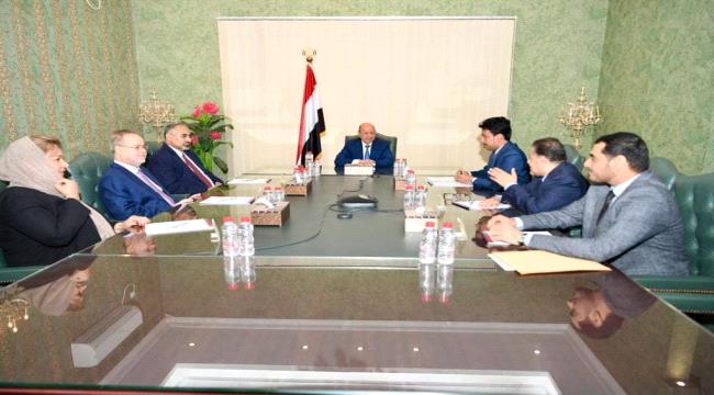 العليمي يلتقي رئاسة هيئة التشاور والمصالحة
