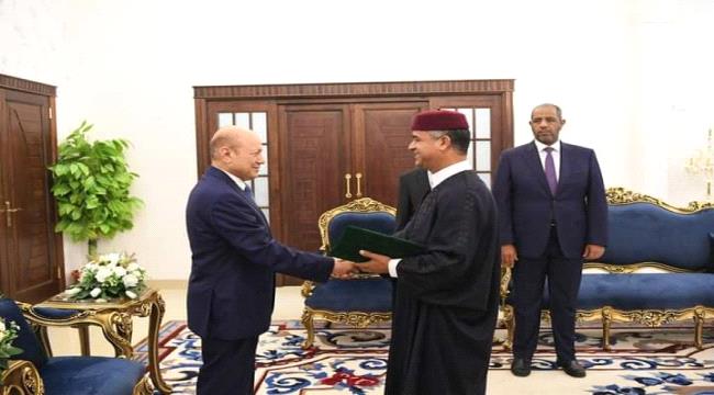 الرئيس العليمي  يتسلم اوراق اعتماد السفير الليبي