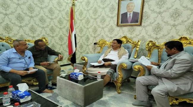 محافظ المهرة يلتقي رئيس المؤسسة العامة للمياه والصرف الصحي وقيادة فرعها بالغيضة
