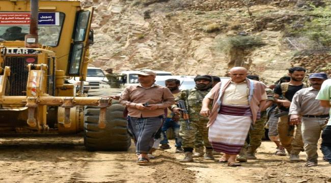 تعز..المحافظ شمسان يتفقد الأعمال الجارية لإصلاح وتأهيل طريق الصحى ـ كربه
