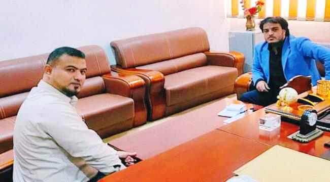 الوزير النهدي يلتقي المدير الإداري لكهرباء ساحل حضرموت 