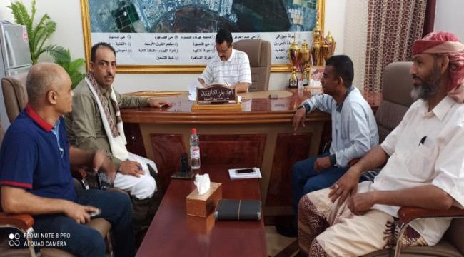 "الداؤودي" يبرم عقد تنفيذ مشروع إعادة تأهيل مكتب بريد المنصورة