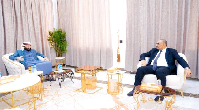 اللواء  الزُبيدي يطّلع على سير العمل بمنفذ الوديعة البري