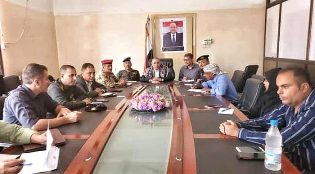 وكيل محافظة تعز يناقش مع منظمة الصليب الاحمر ومنظمة سيفيك الدولية التدخلات بالمحافظة 