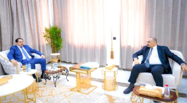 الزُبيدي يلتقي وزير الشباب والرياضة وعدد من كودار الوزارة