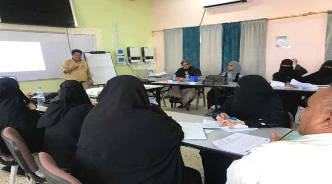 بدء ورشة عمل خاصة في برنامج التطور المهني للإدارة المدرسية بمديرية التواهي 