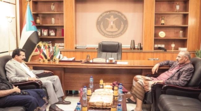 "الزُبيدي" يلتقي عضو هيئة التشاور والمصالحة "حسين العجّي العواضي" 