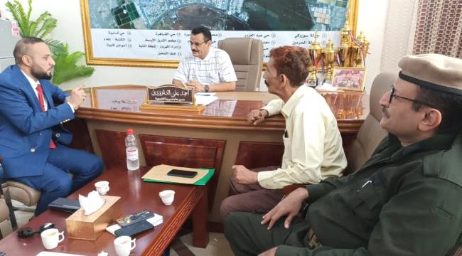 مأمور المنصورة يتسلم درع شكر وعرفان من وزارة الصناعة والتجارة