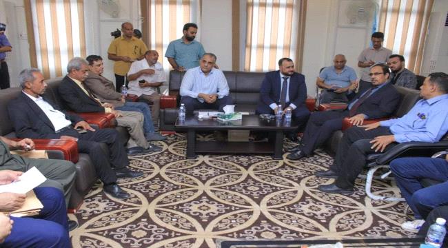وزير الاشغال العامة يلتقي محافظ حضرموت 