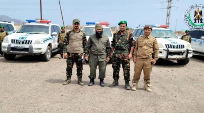 الوالي يُسّلِم قيادتي حزام لحج وأبين الدلتا عدد من الدوريات الأمنية 