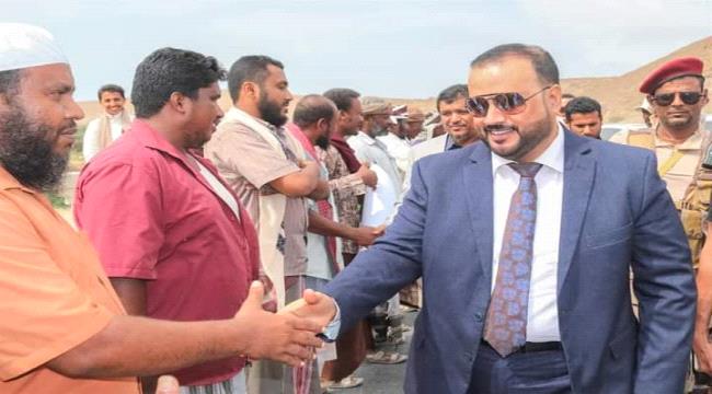 وزير الاشغال الحريزي يزور محافظة المهره للاطلاع على احتياجاتها من المشاريع