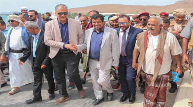 حشود كبيرة تستقبل معالي وزير الاشغال العامة في المهرة 