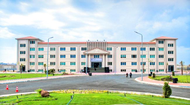 أغرب من الخيال.. سيدة تصطحب طفلها للالتحاق بكلية الهندسة في مصر