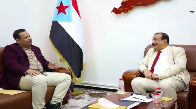 بن بريك : على المؤسسة الاقتصادية توفير المواد الغذائية بأسعار تشجيعية للمواطنين