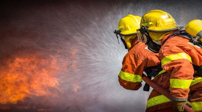 حريق عبارة تقلّ 300 شخص 