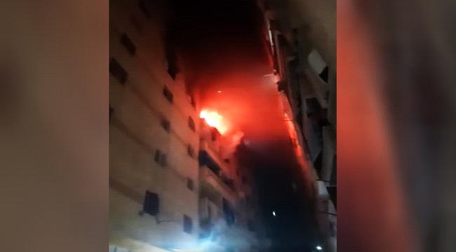 رماهم من الدور الخامس.. رجل ينقذ أطفاله ويلقى مصرعه برفقة زوجته في حريق هائل بمصر