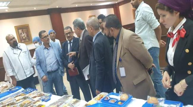 اليمنية تستعرض الوجبات الخاصة برحلاتها الجوية