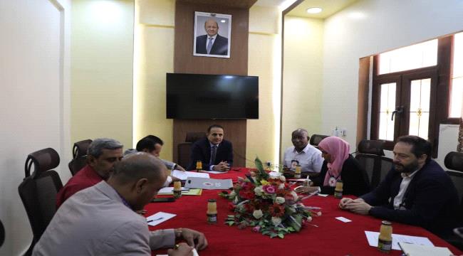 وزير الصحة يلتقي فريق من اللجنة الدولية للصليب الأحمر 