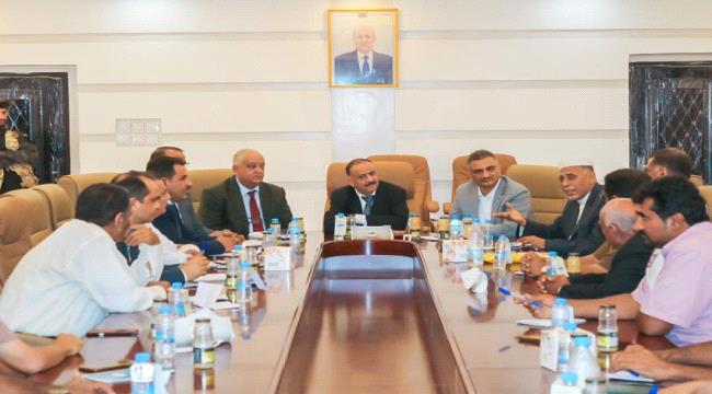 مناقشة آليات العمل المشتركة لتنظيم حركة النقل الثقيل في ميناء عدن