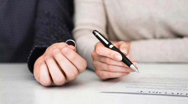 يطلق زوجته بعد إجرائها عملية تجميل فاشلة