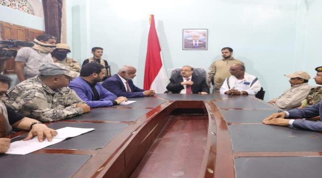 البركاني يعقد اجتماع مع قيادات محور حيس العسكري