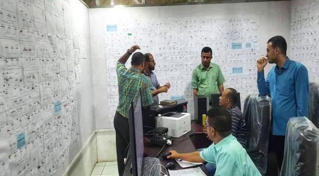 الوليدي  يشرف على إعادة منظومة كهرباء عدن