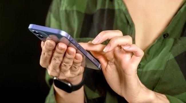 كيفية البحث عن جهات الاتصال المكررة ودمجها على آيفون