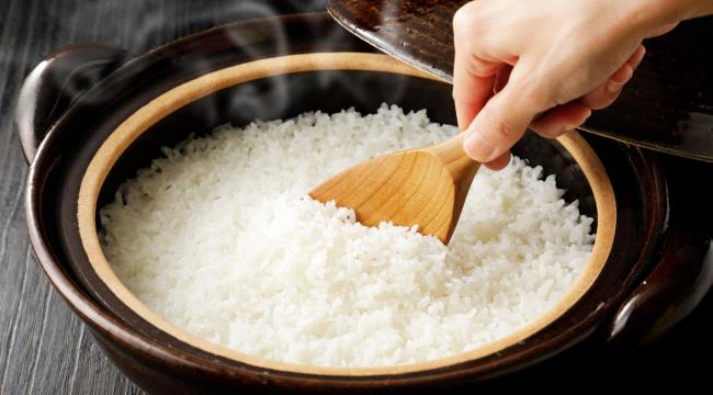 تحذير من خطورة طريقة شائعة في طهي الأرز