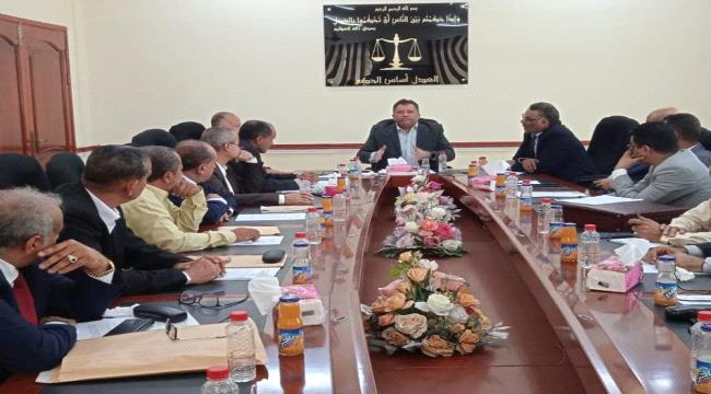 عدن..النائب العام يناقش أوضاع النيابات في المحافظات المحررة